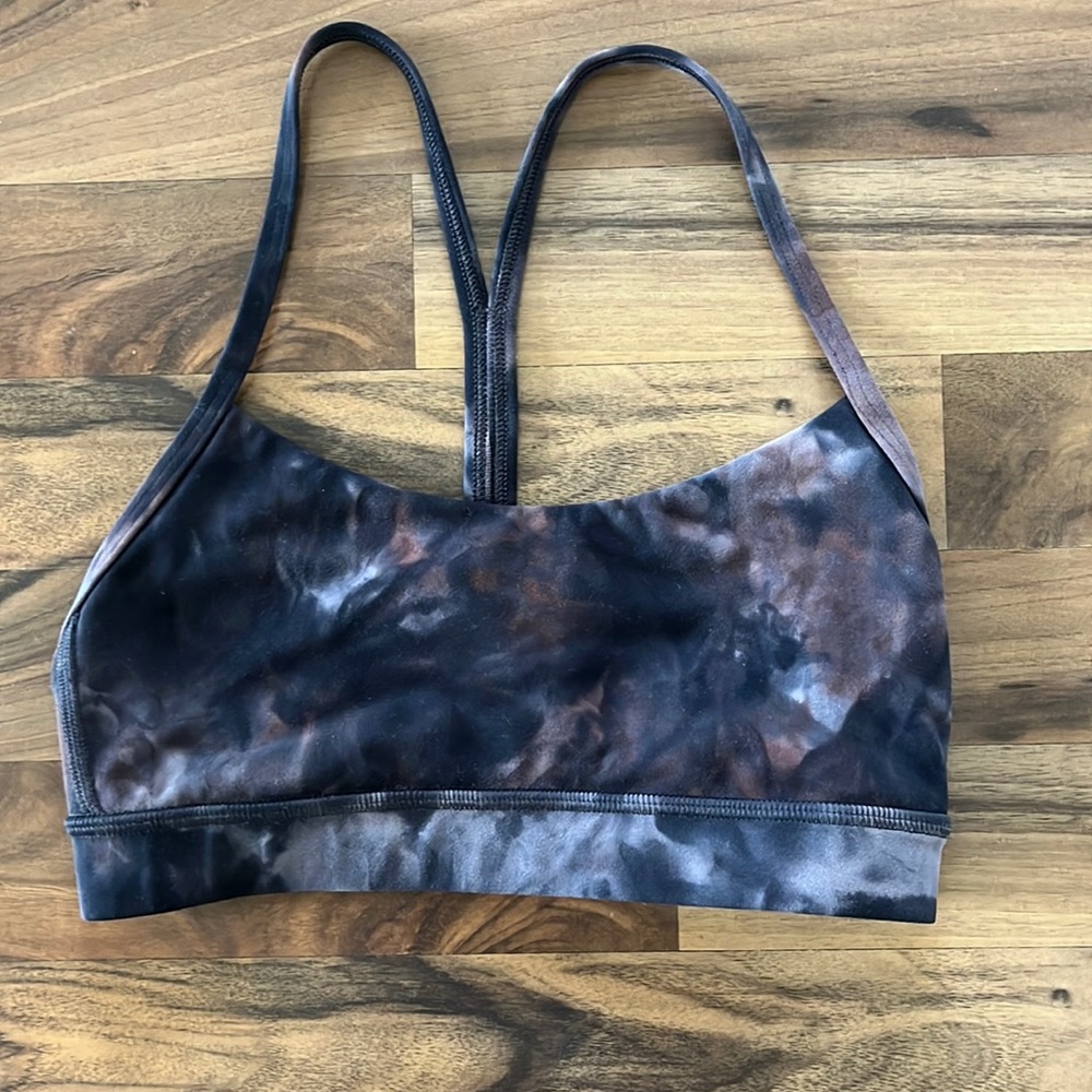 Lululemon Flow Y Nulu Bra 
Light Support, A–C Cups